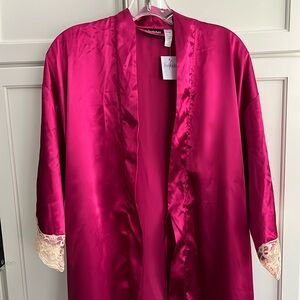 NWT Fredericks of Hollywood Pink/Magenta Robe Medium